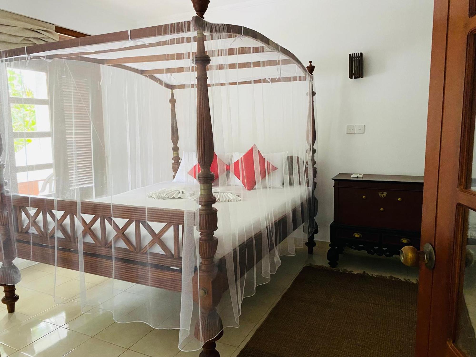Sagarika Beach Hotel Moragalla Exterior photo